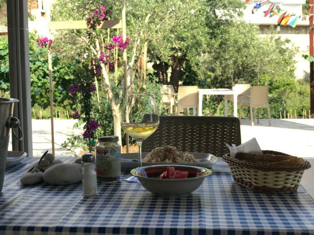 Guest House Solive Himare Eksteriør bilde